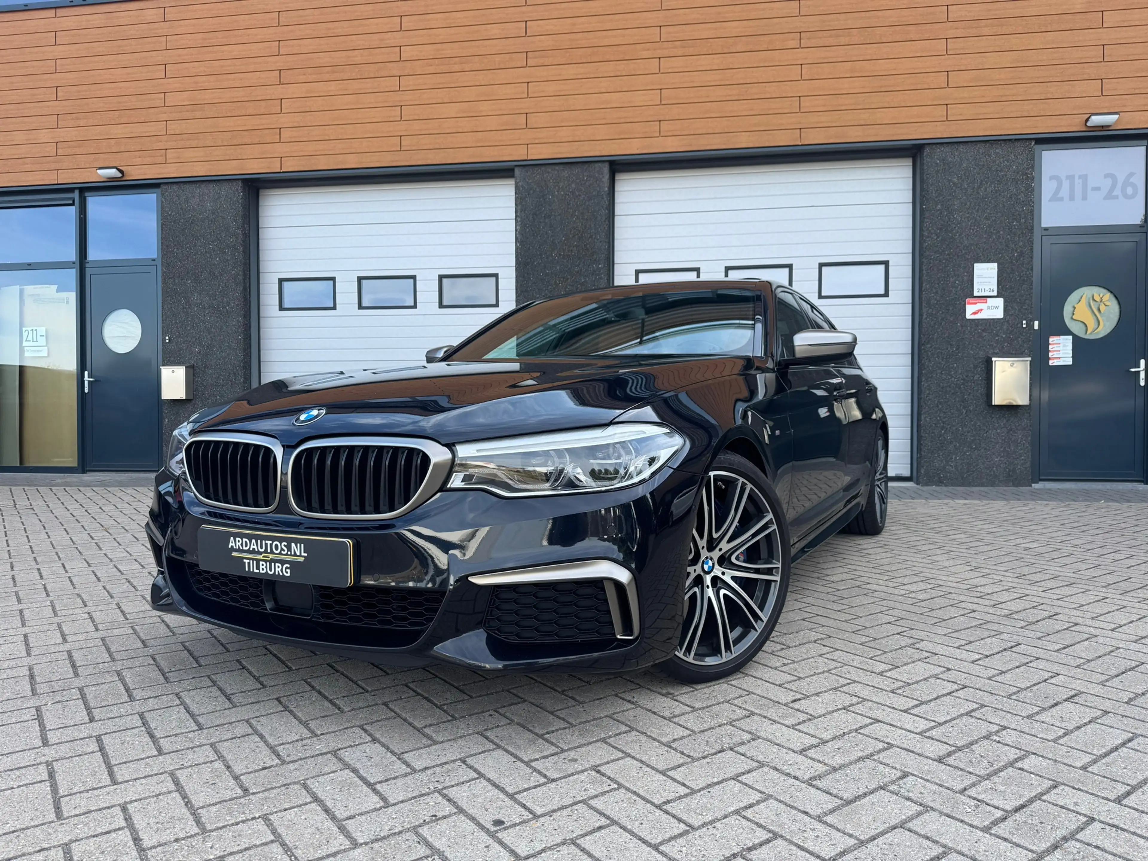 BMW M550 5-serie M550i xDrive High Executive — photo 2