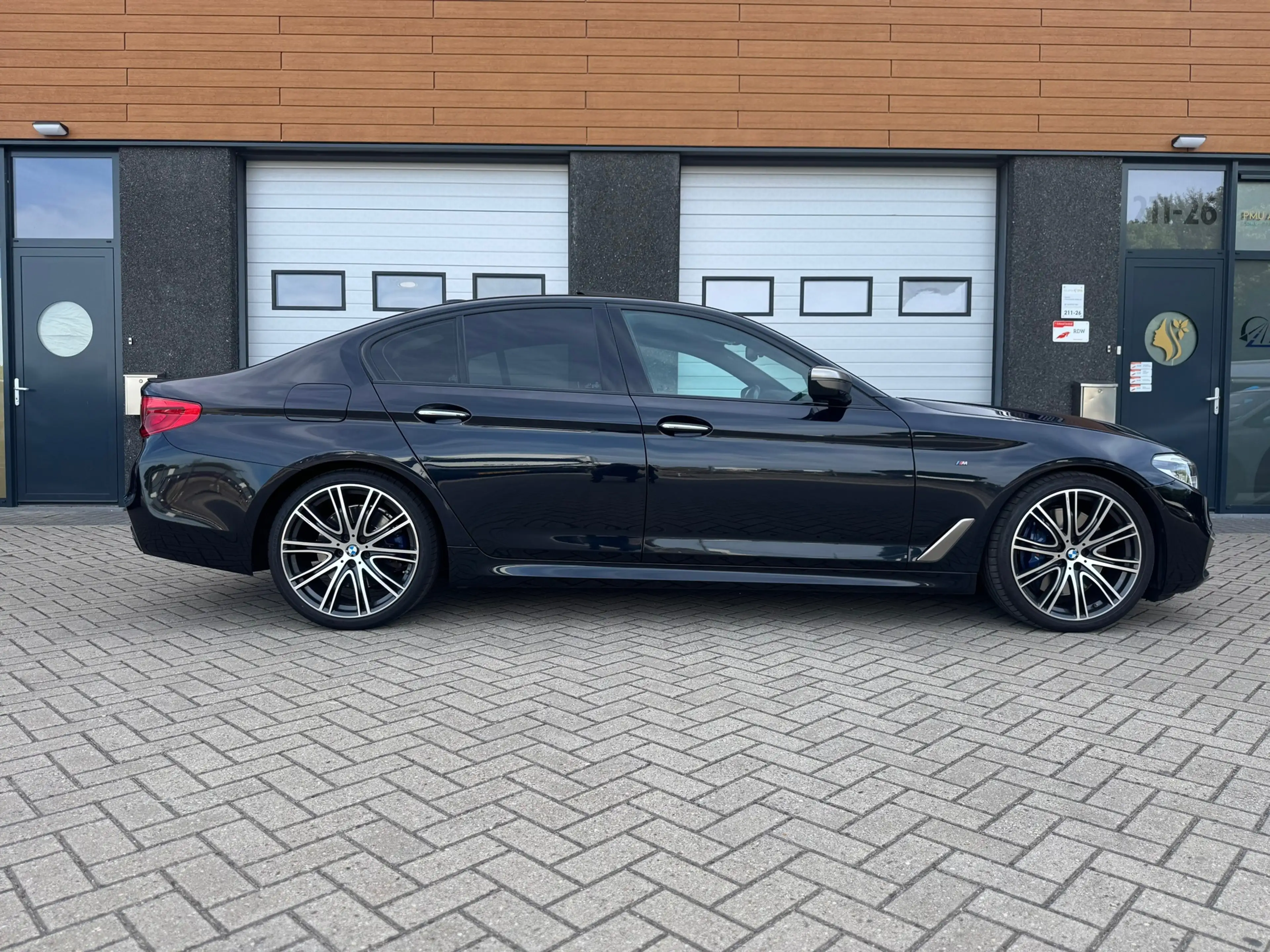 BMW M550 5-serie M550i xDrive High Executive — photo 15