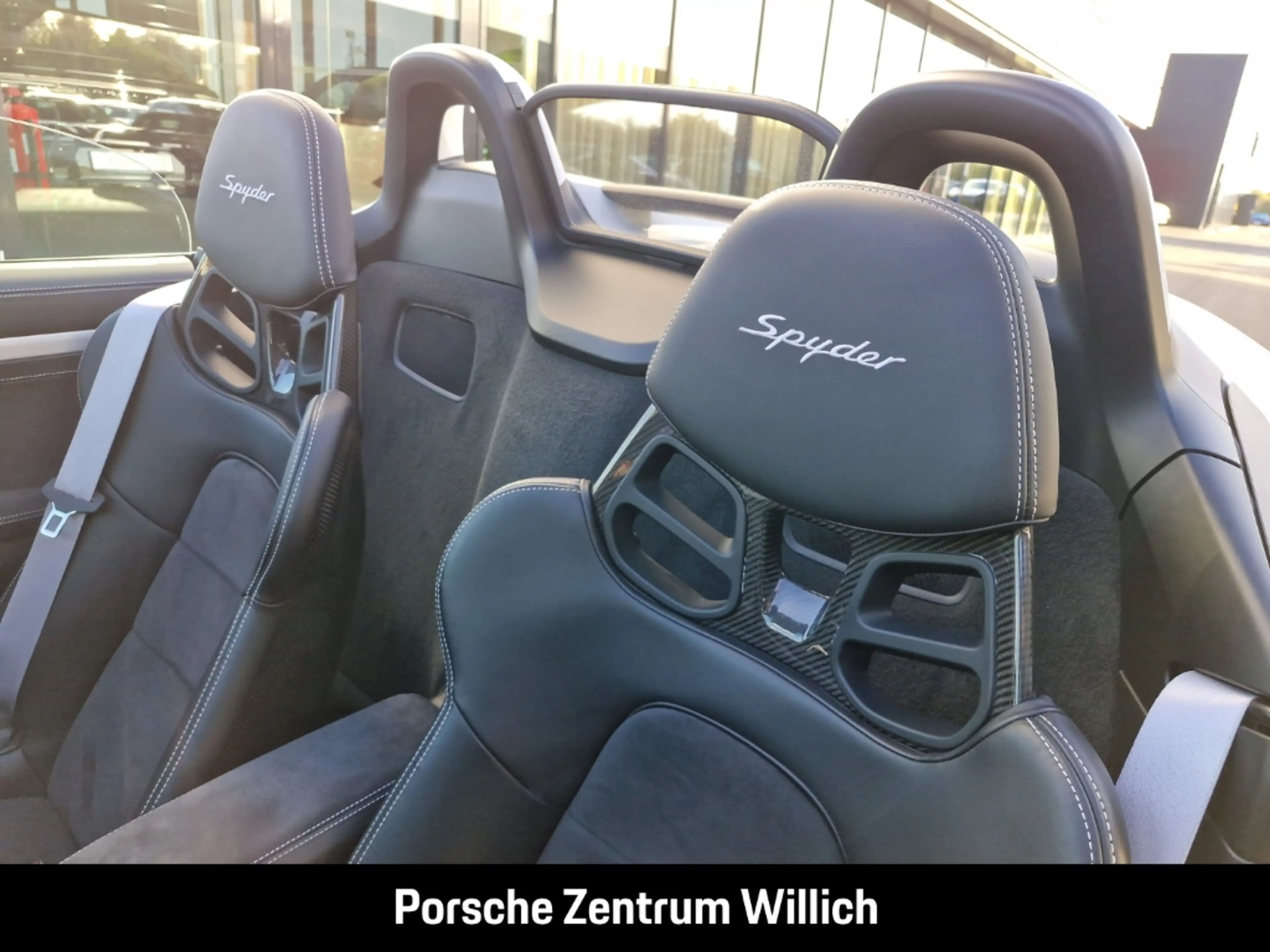 Porsche 718 Spyder — photo 13