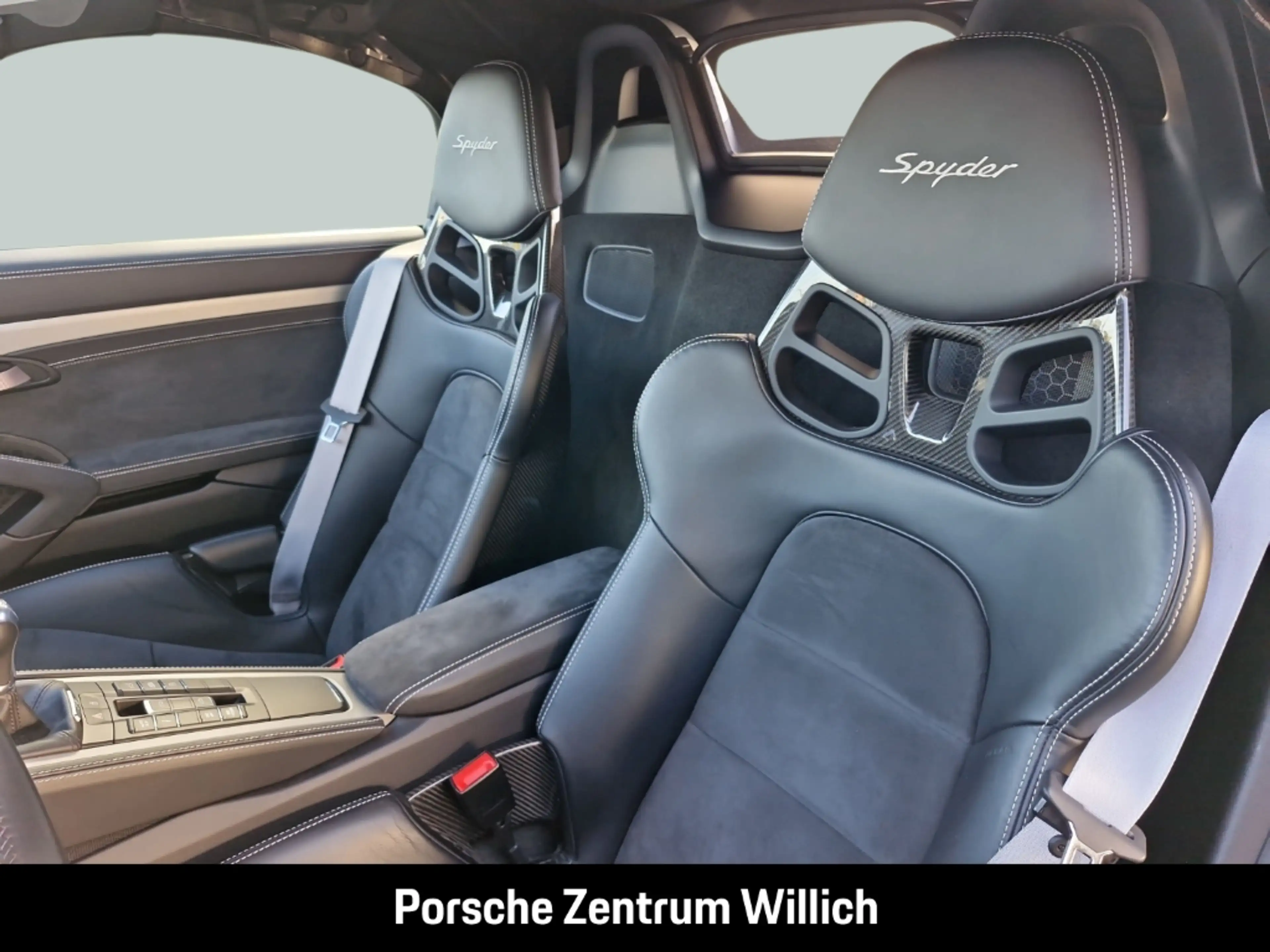 Porsche 718 Spyder — photo 12