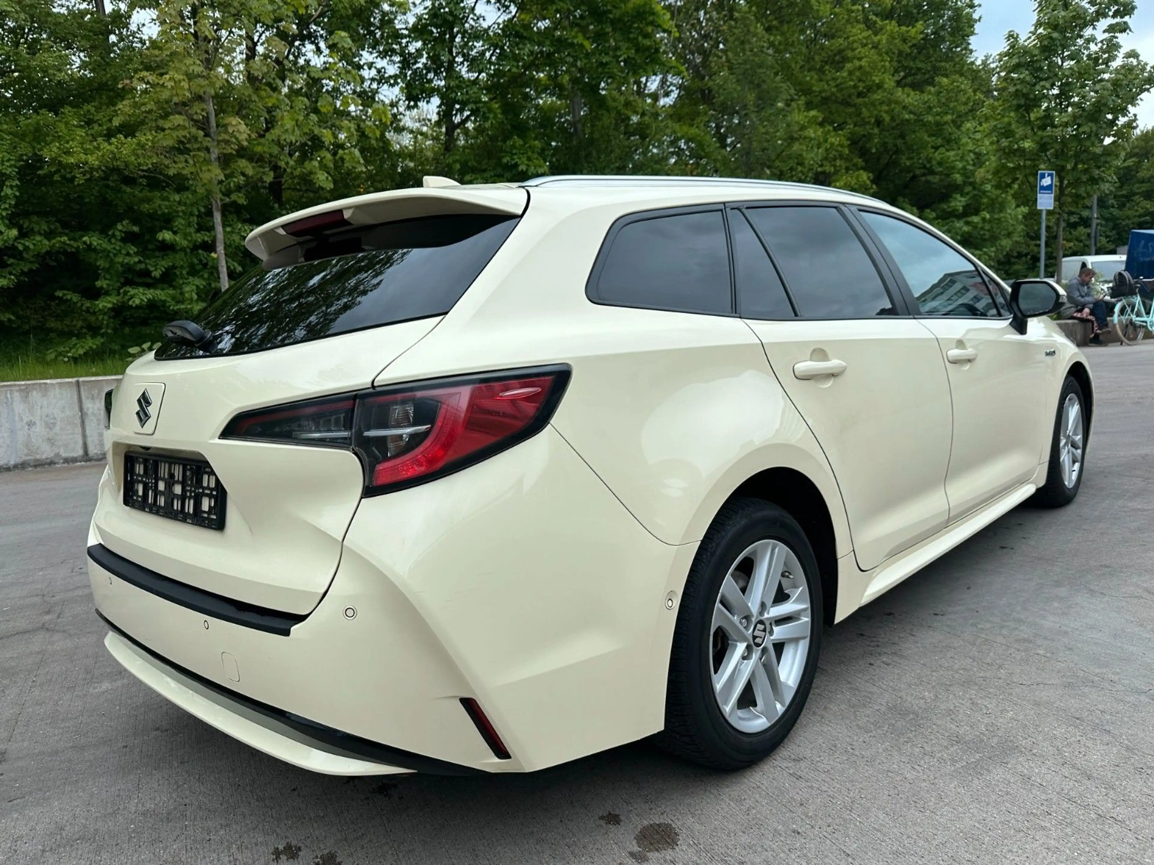 Suzuki Swace TouringSports Hybrid-Kamera-ACC-Folie-TAXI — photo 7
