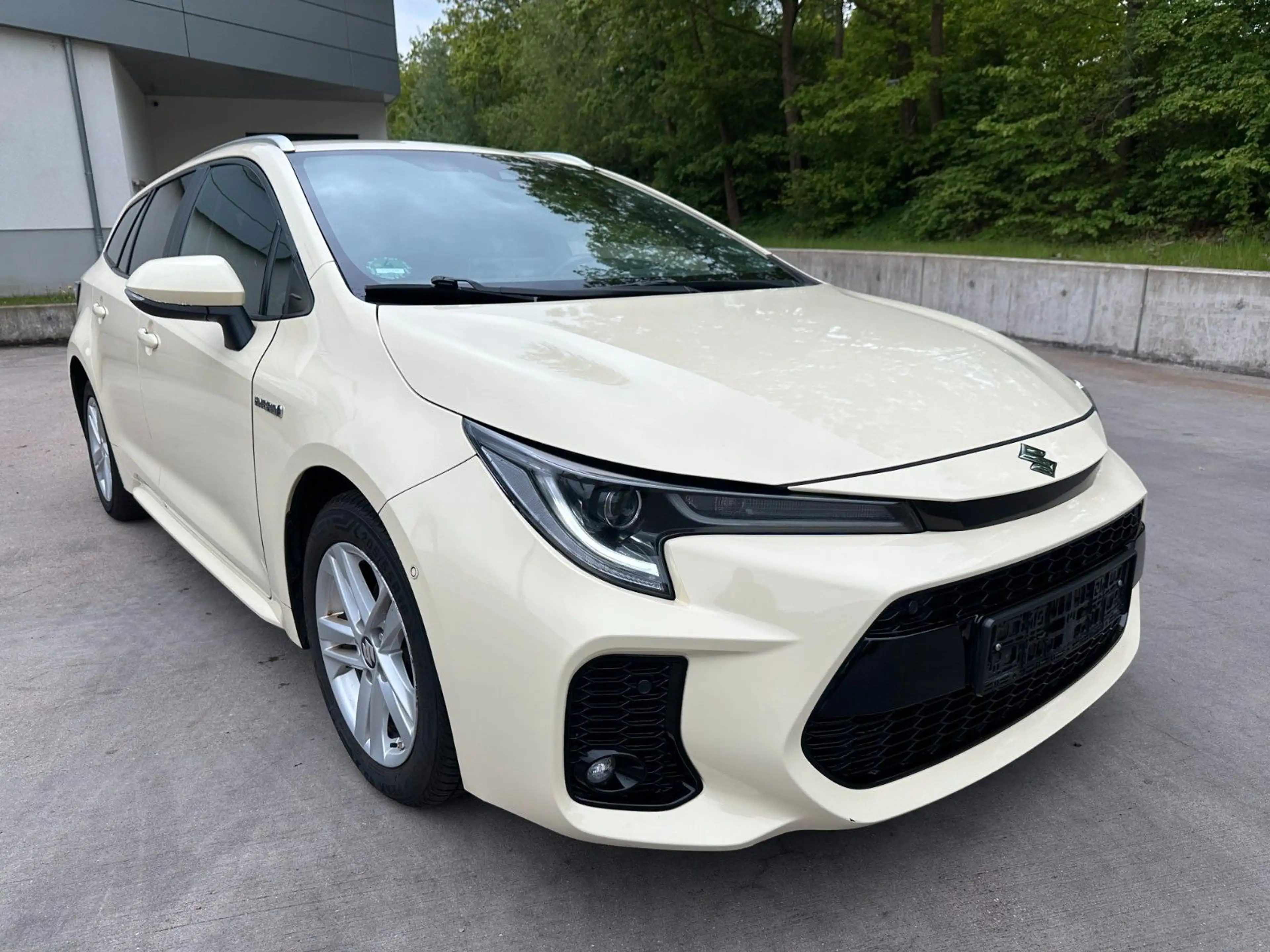 Suzuki Swace TouringSports Hybrid-Kamera-ACC-Folie-TAXI