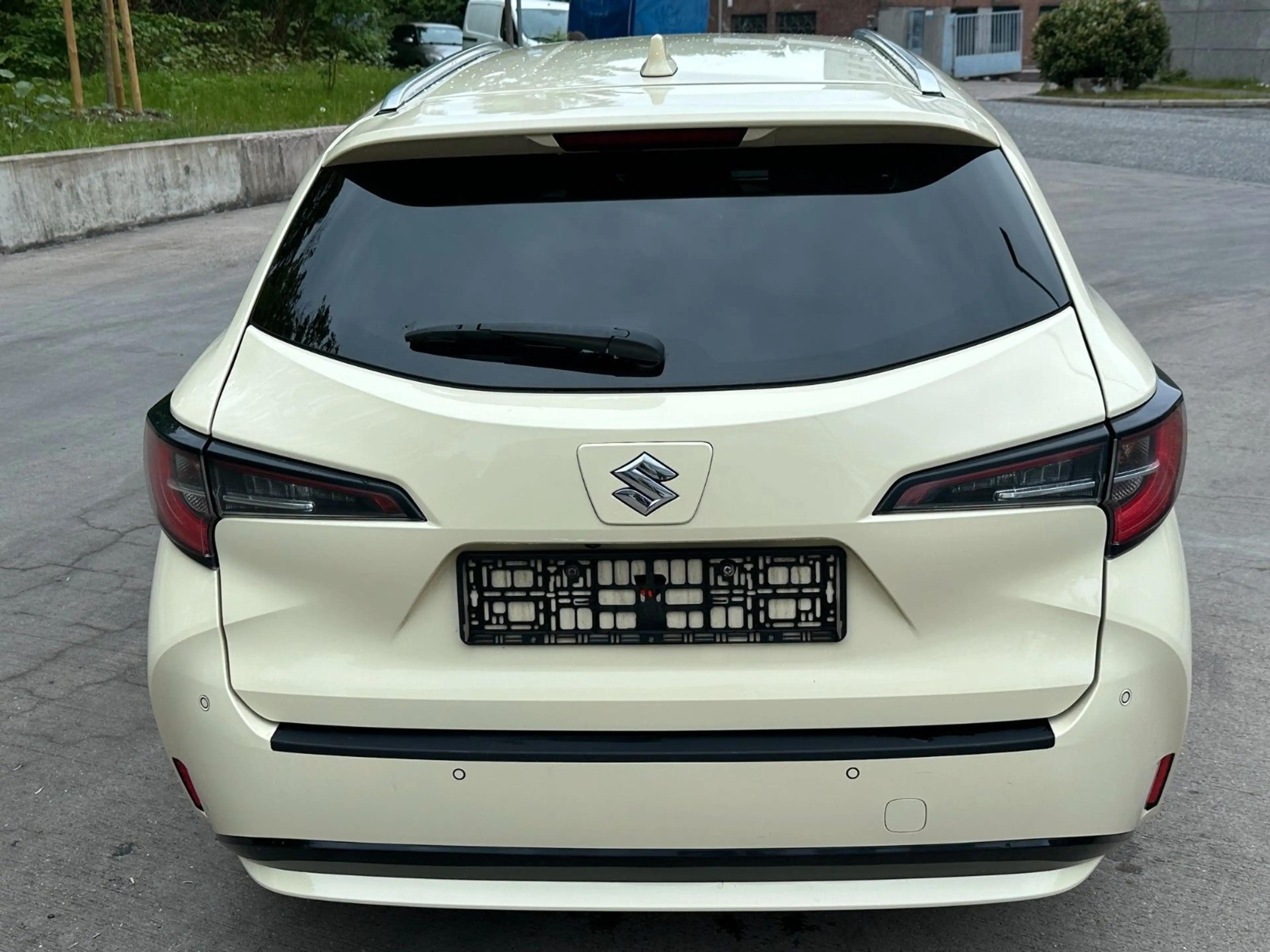 Suzuki Swace TouringSports Hybrid-Kamera-ACC-Folie-TAXI — photo 6