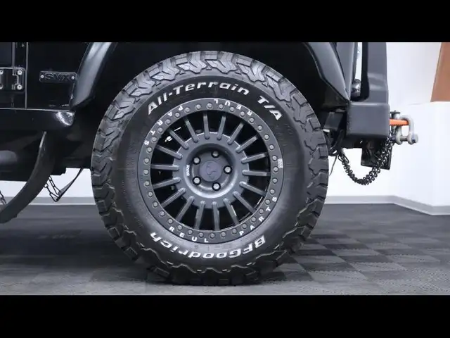 Land Rover Defender view 11