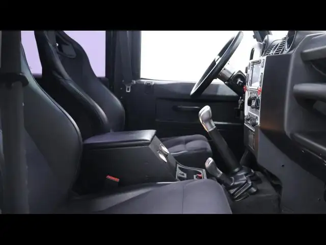 Land Rover Defender view 12