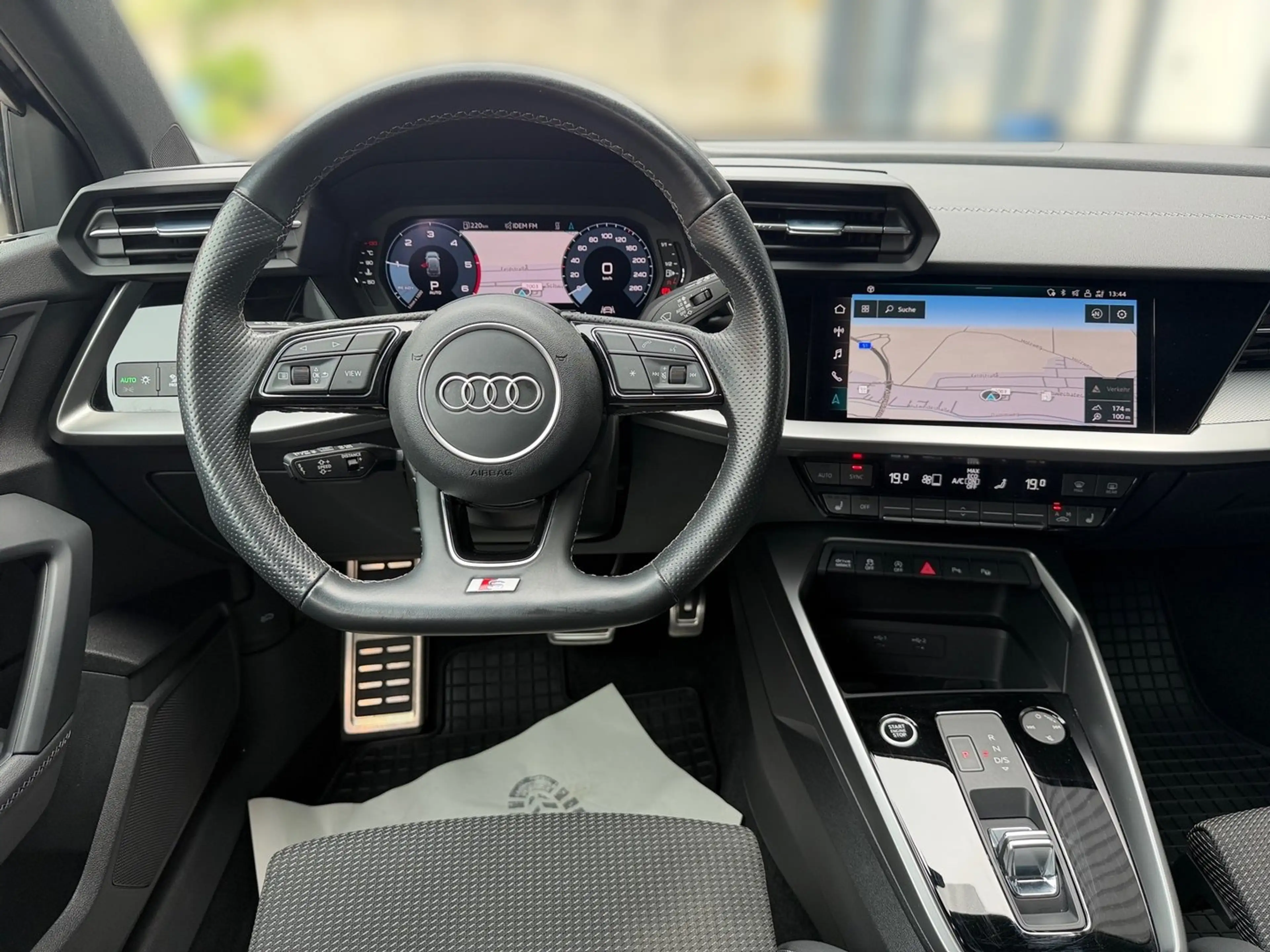 Audi A3 40 TDI quattro S line ext — photo 14