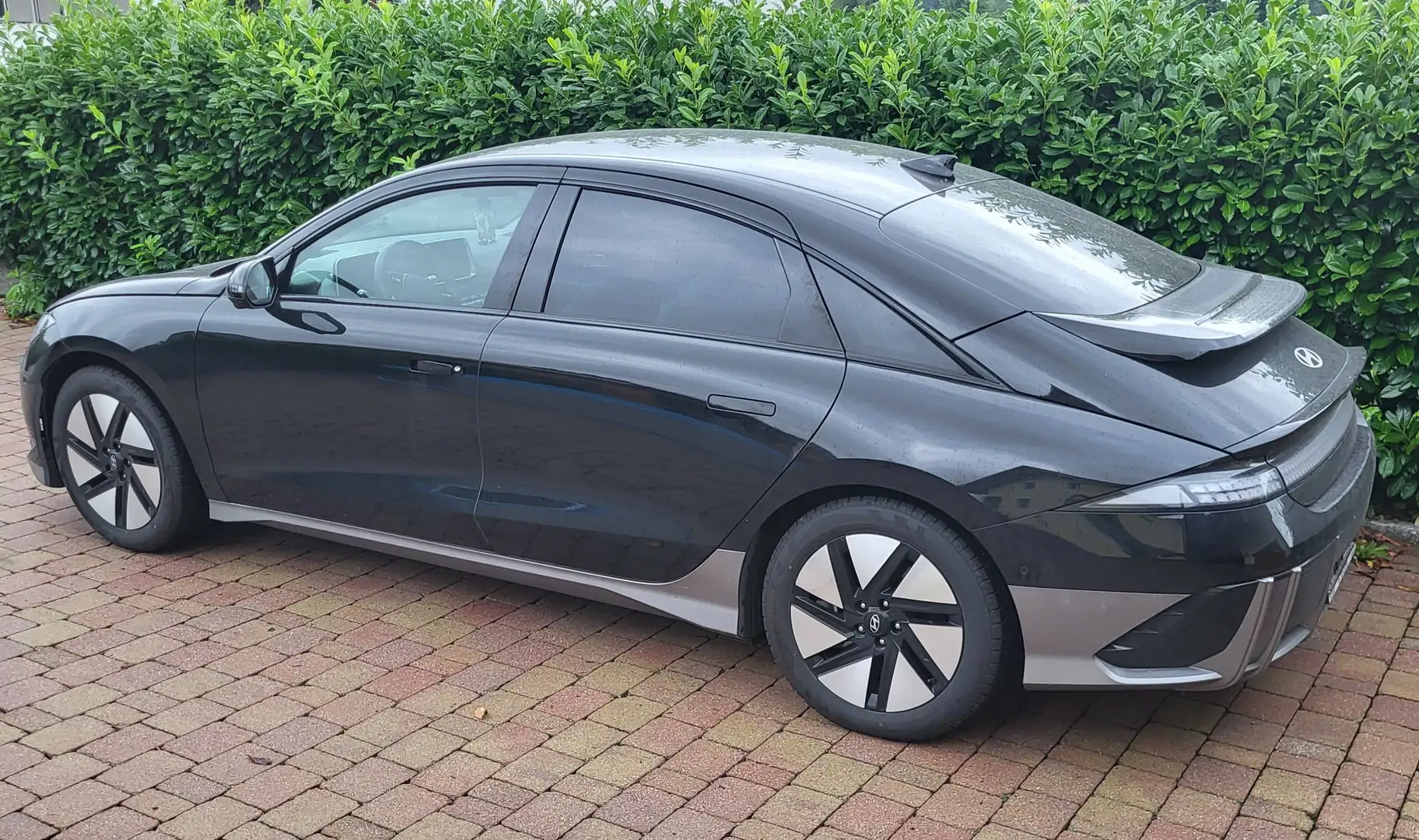 Hyundai IONIQ 6 Ioniq 6 Elektro 77,4kWh 4WD Top Line Long Range Aut. Top Line Schwarz - 2