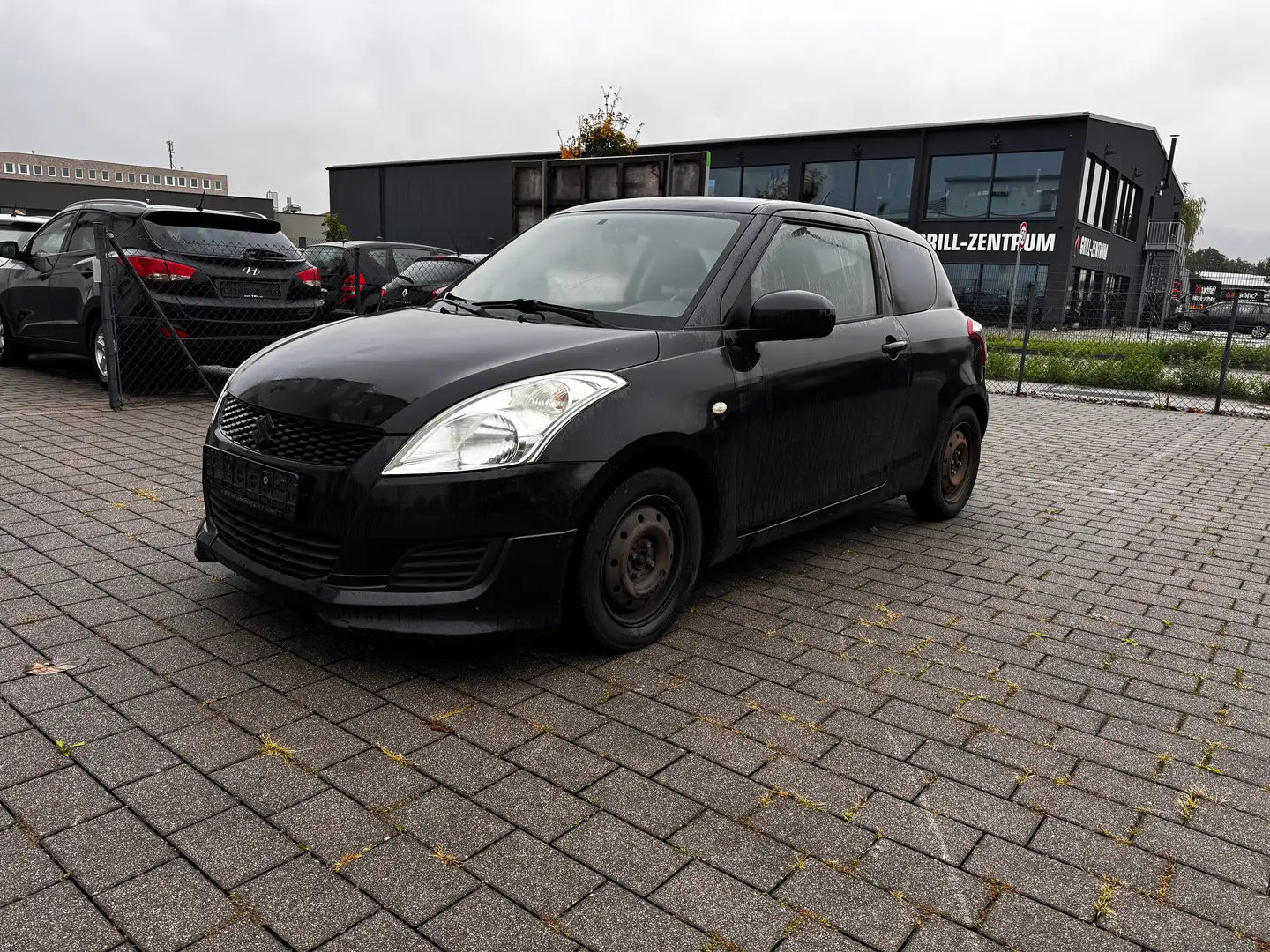 Suzuki Swift Basic Schwarz - 1
