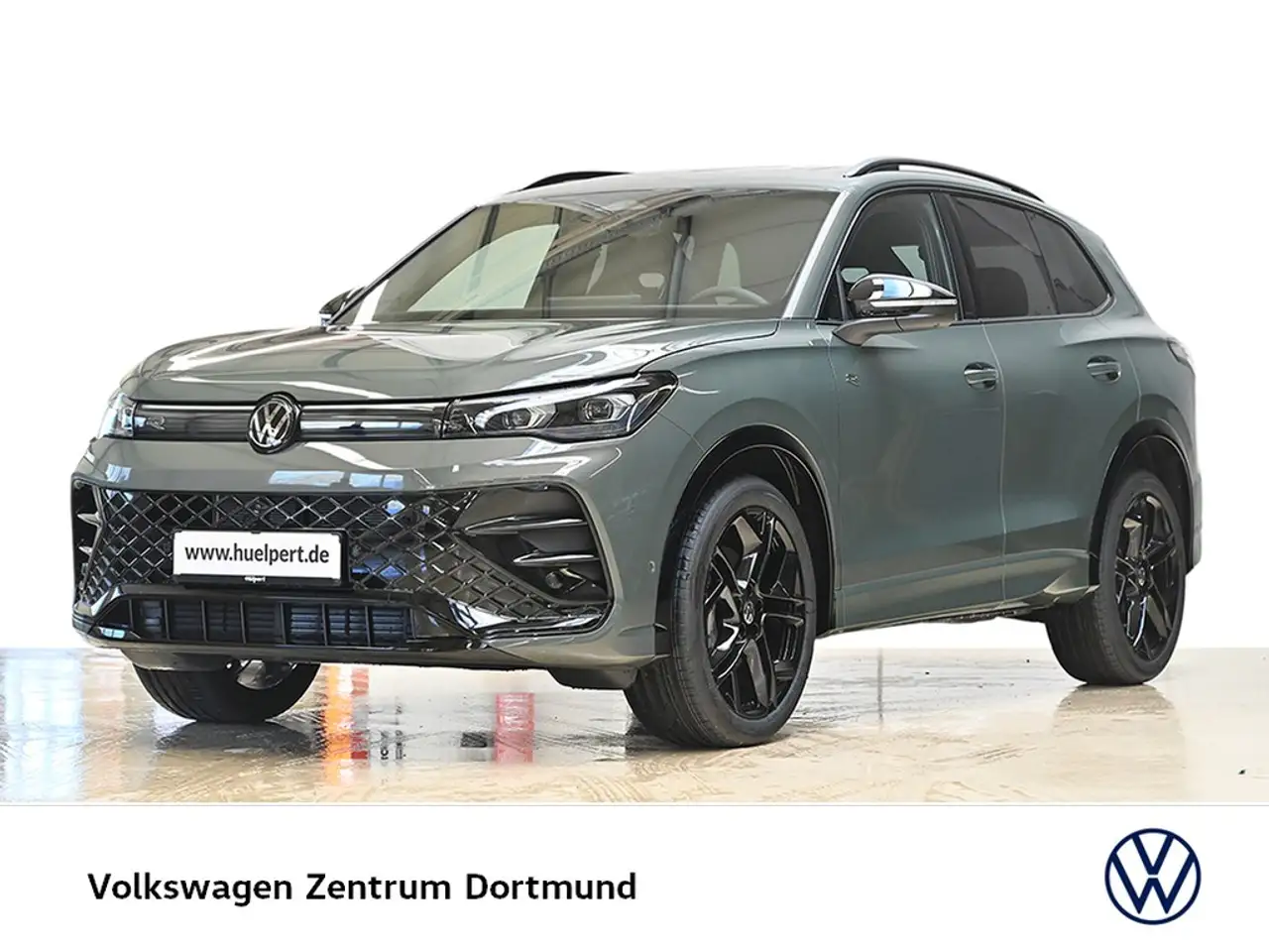 Volkswagen Tiguan 2.0 TDI R-LINE DSG BLACKSTYLE AHK PANO — photo 1 of 16