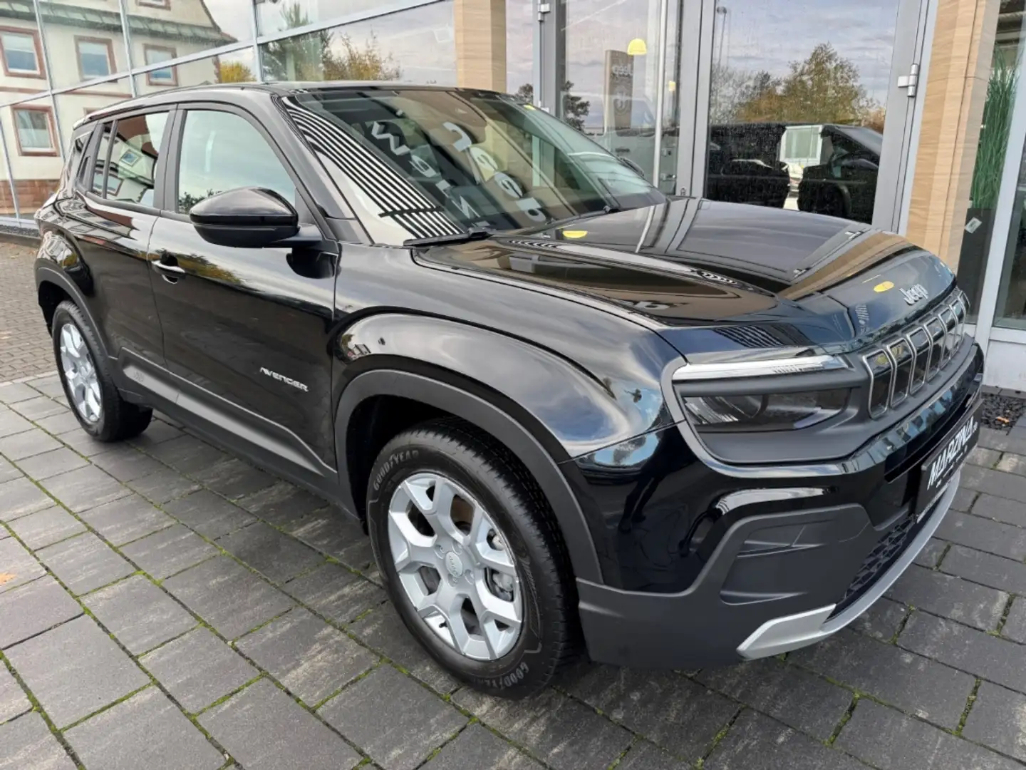 Jeep Avenger Altitude 1.2 T-GDI LED Allwetter Apple CarPlay And Schwarz - 2
