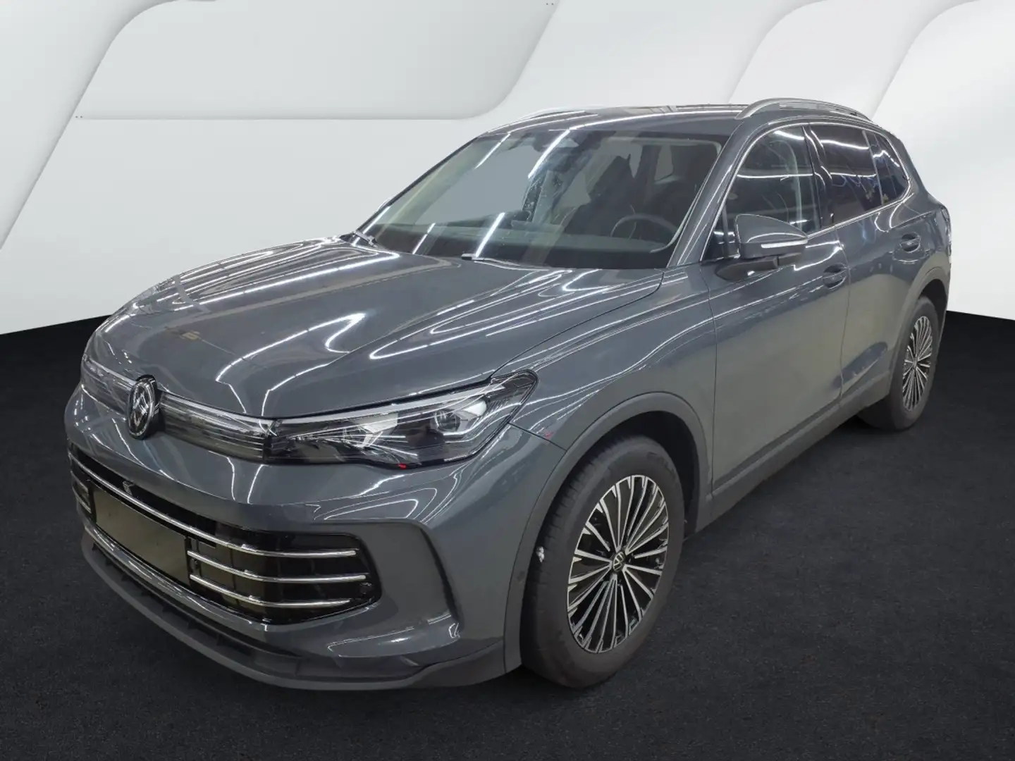 Volkswagen Tiguan Elegance 1.5 eTSI DSG AHK Navi IQLight IQDrive Grijs - 1
