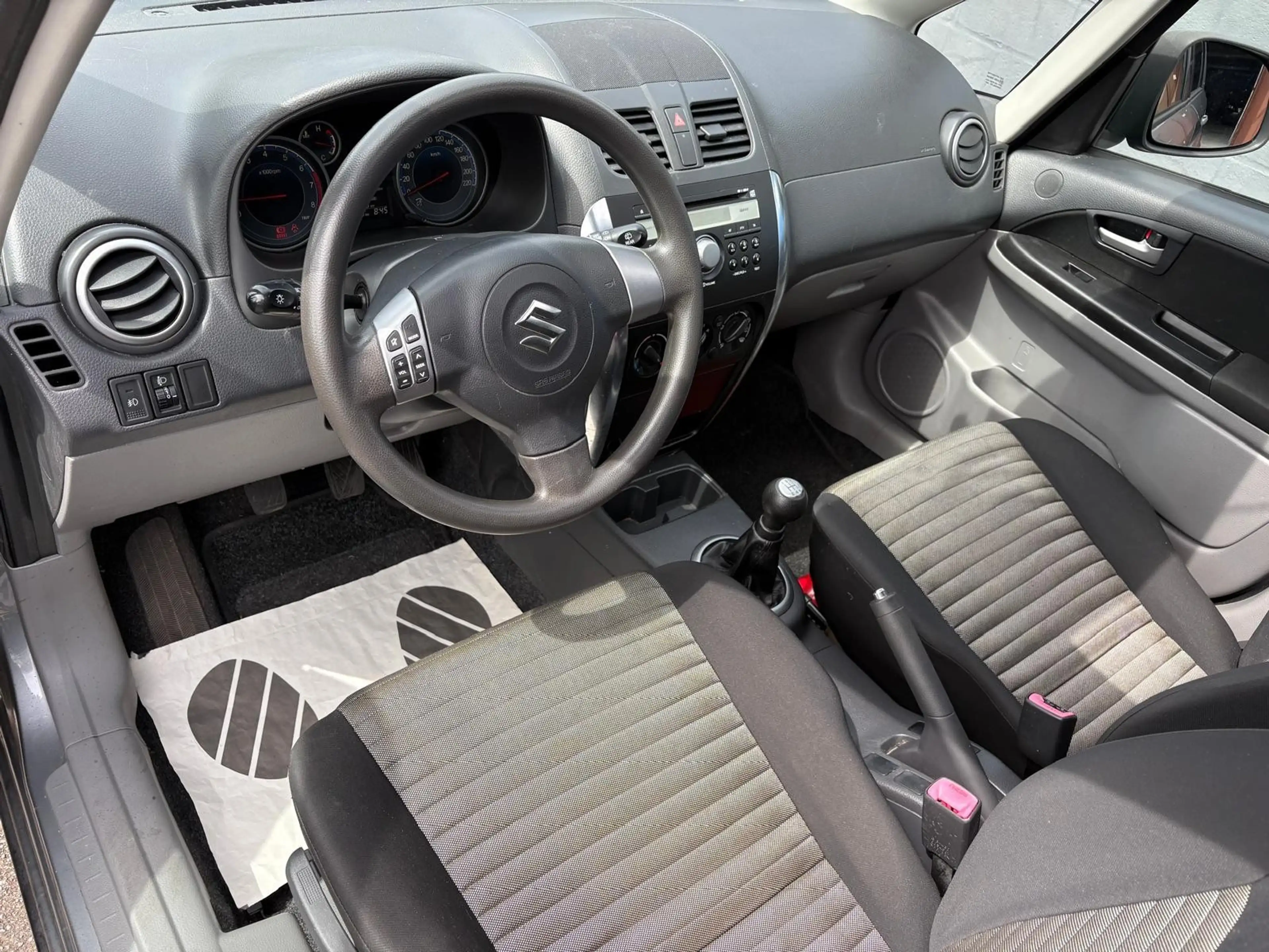Suzuki SX4 1.5i GL Exterior — photo 7