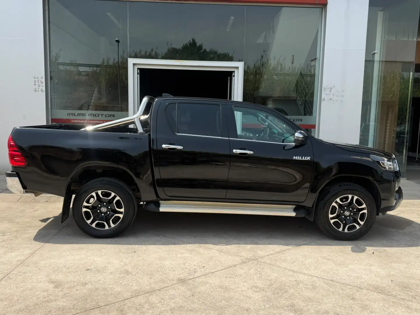 Toyota Hilux Cabina Doble VXL Aut. Negro - 1