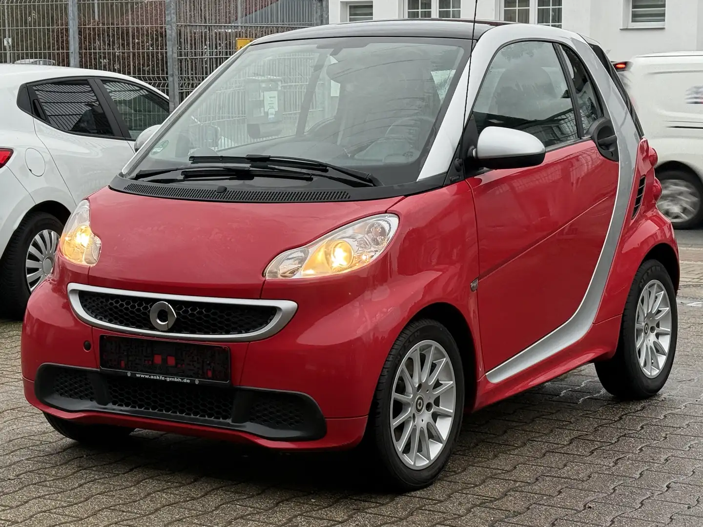 smart forTwo Micro Hybrid Drive 52 kW Ponramadach NAVI Rot - 1