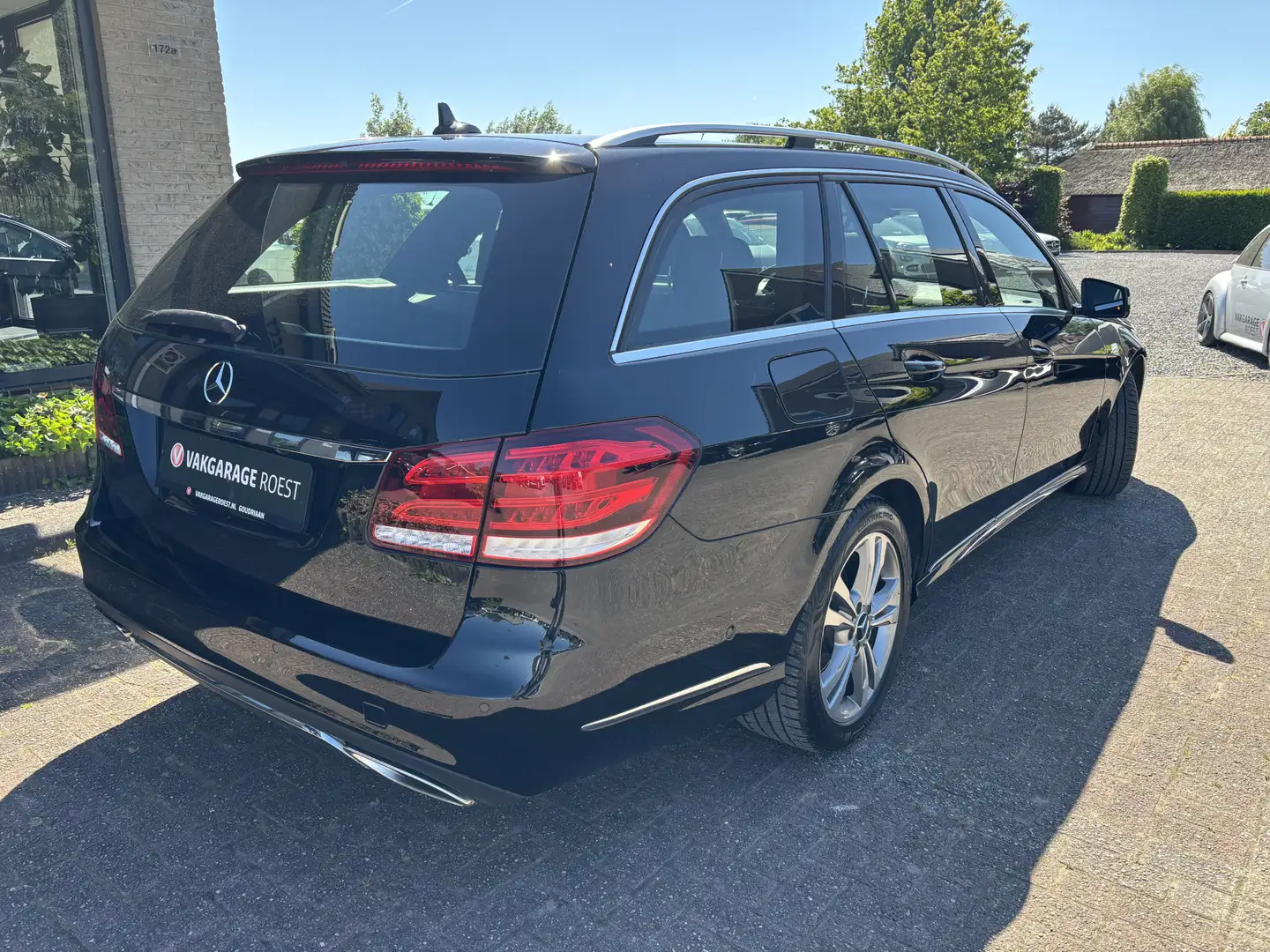 Mercedes-Benz E 400 Estate Automaat Prestige Avantgarde Full LED / 360 Negru - 2