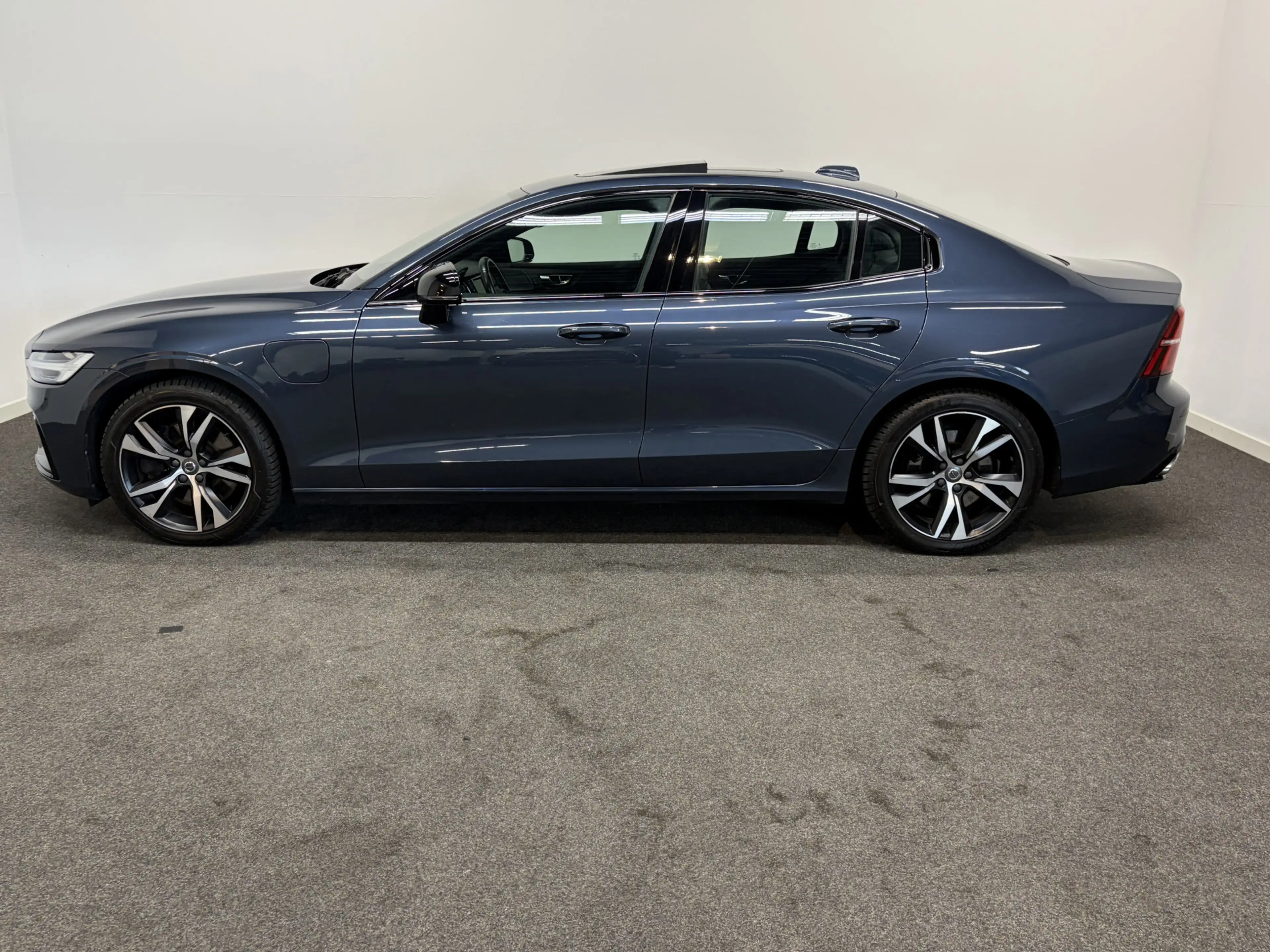 Volvo S60 2.0 Recharge T6 PHEV AWD R-Design Pano/ Adapt. Cru — photo 8