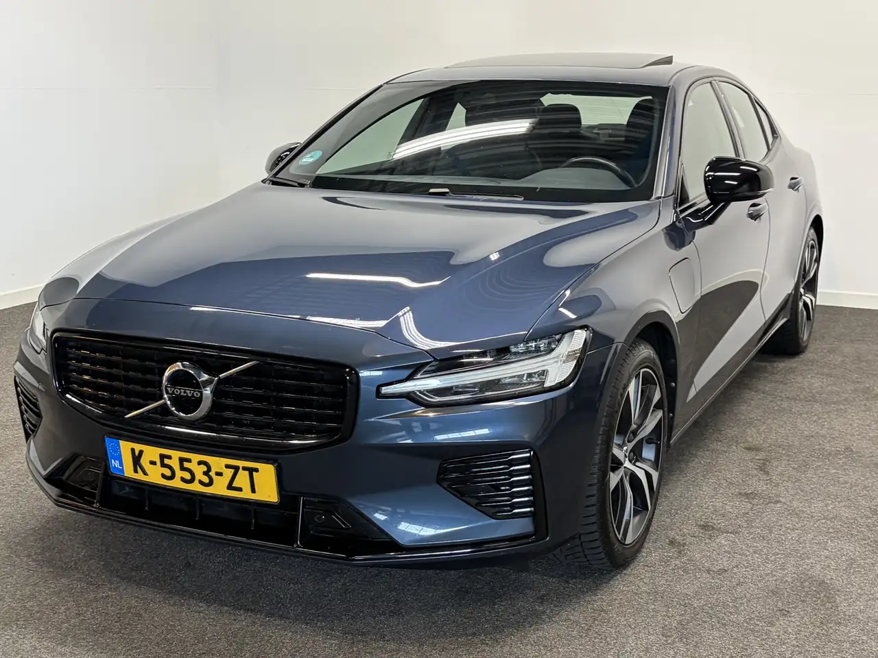 Volvo S60 2.0 Recharge T6 PHEV AWD R-Design Pano/ Adapt. Cru, миниатюра 13