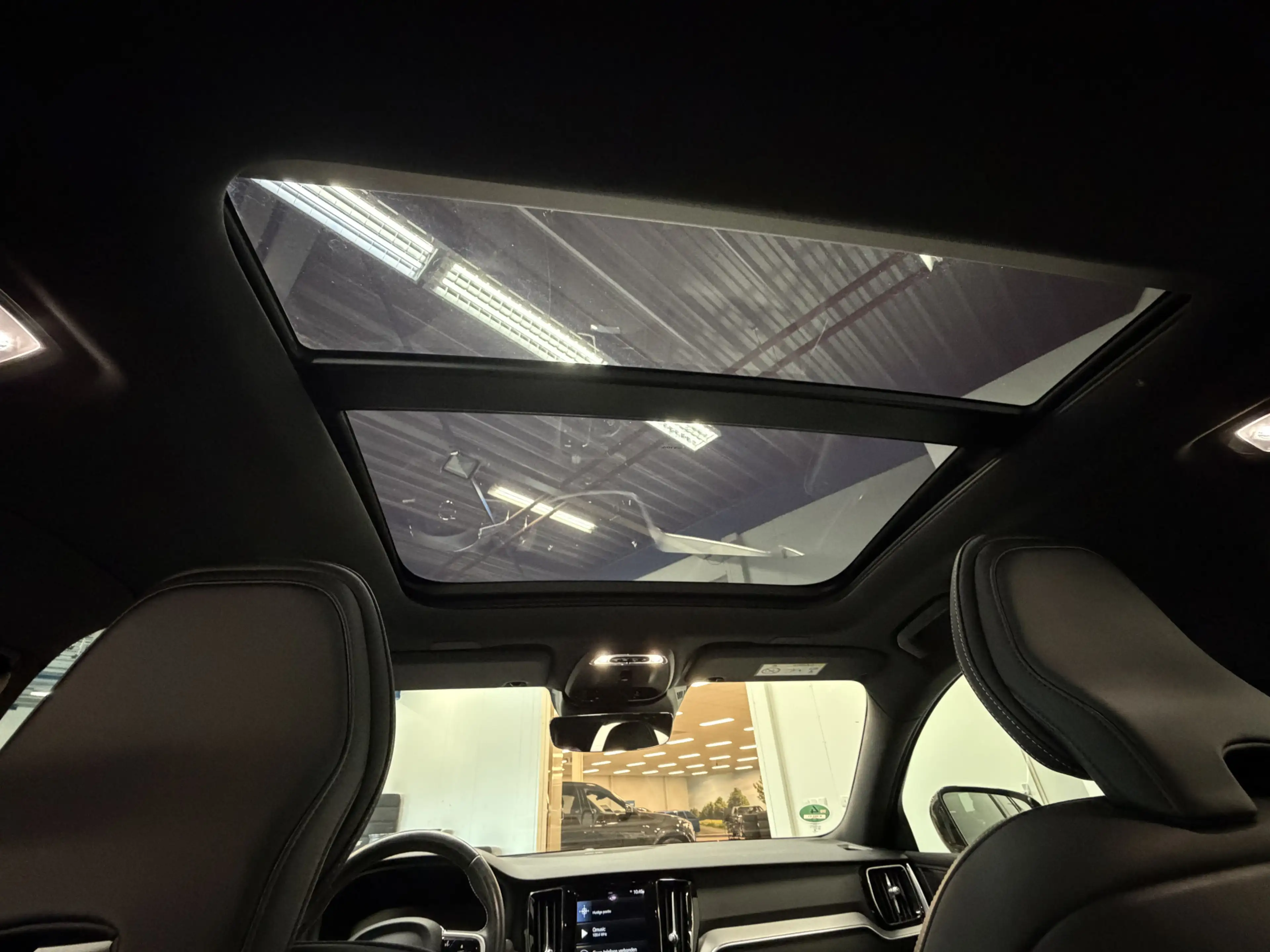 Volvo S60 2.0 Recharge T6 PHEV AWD R-Design Pano/ Adapt. Cru — photo 14