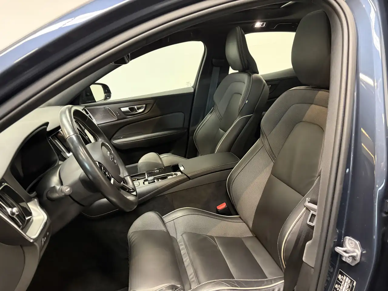 Volvo S60 2.0 Recharge T6 PHEV AWD R-Design Pano/ Adapt. Cru, миниатюра 3
