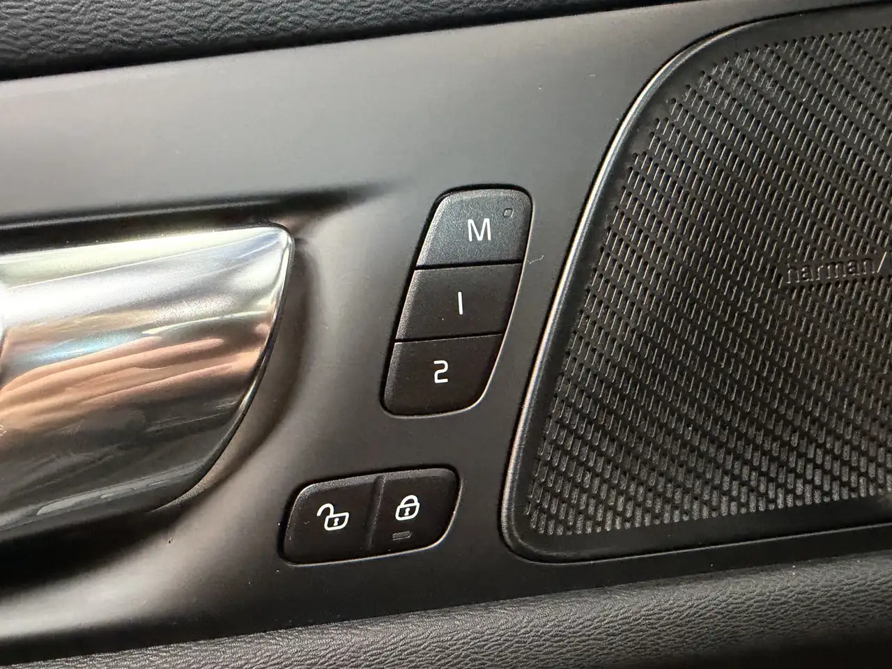 Volvo S60 2.0 Recharge T6 PHEV AWD R-Design Pano/ Adapt. Cru, миниатюра 20