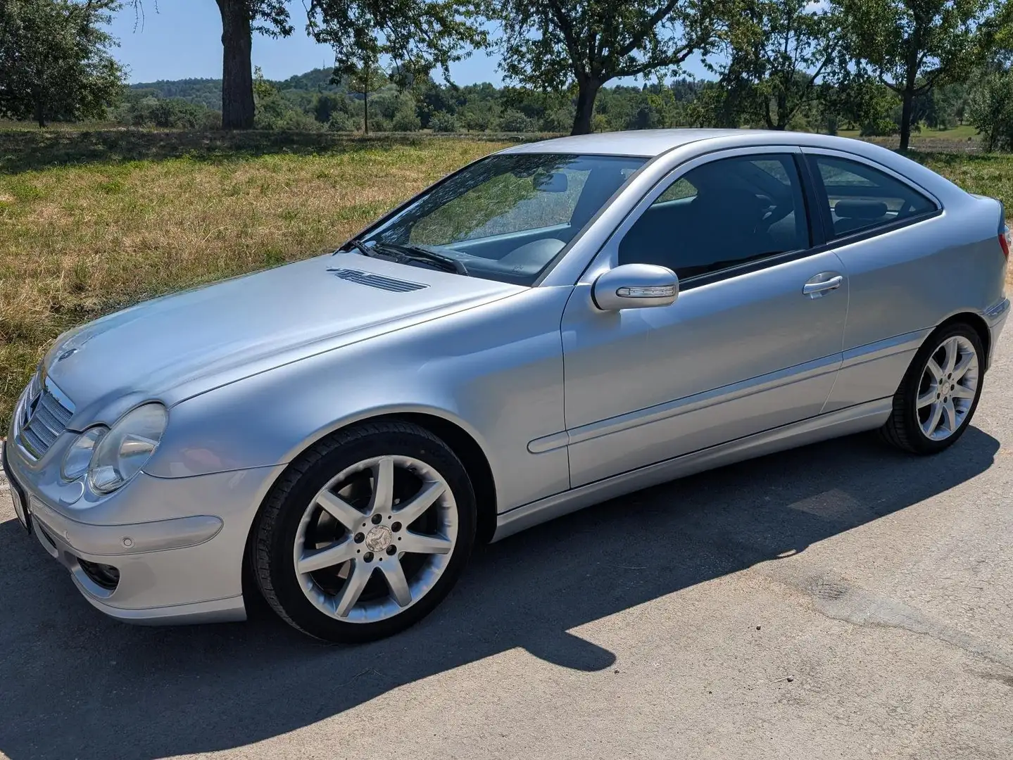 Mercedes-Benz C 230 C-Klasse Sportcoupe Sportcoupe 7-G-TRONIC Sport Ed Срібний - 1