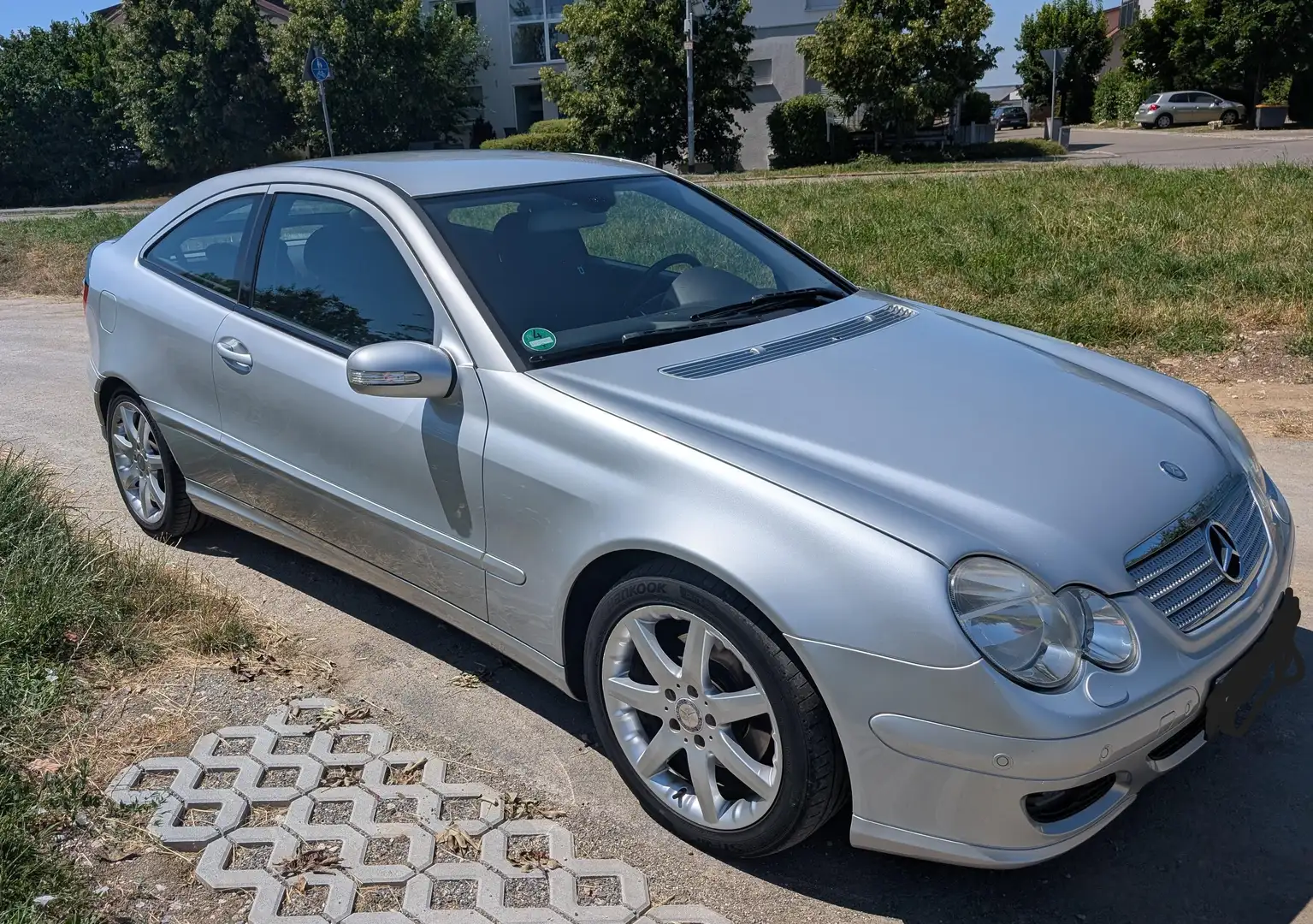 Mercedes-Benz C 230 C-Klasse Sportcoupe Sportcoupe 7-G-TRONIC Sport Ed Срібний - 2
