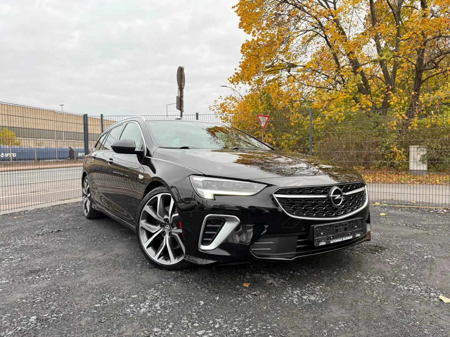 Opel Insignia B Sports Tourer GSi 4x4 Navi Leder Pano Schwarz - 2
