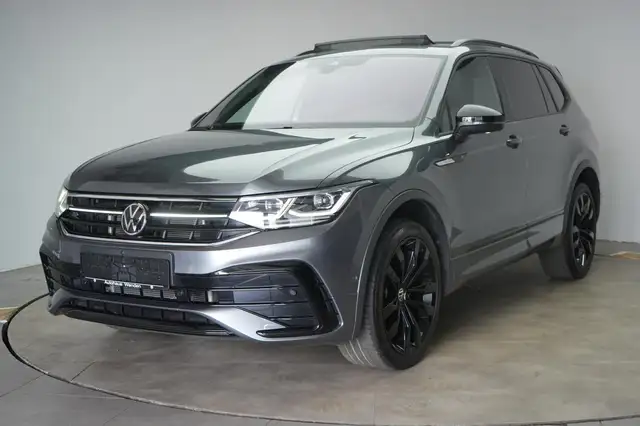 Volkswagen Tiguan Allspace view 3