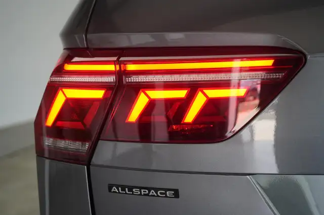 Volkswagen Tiguan Allspace view 13
