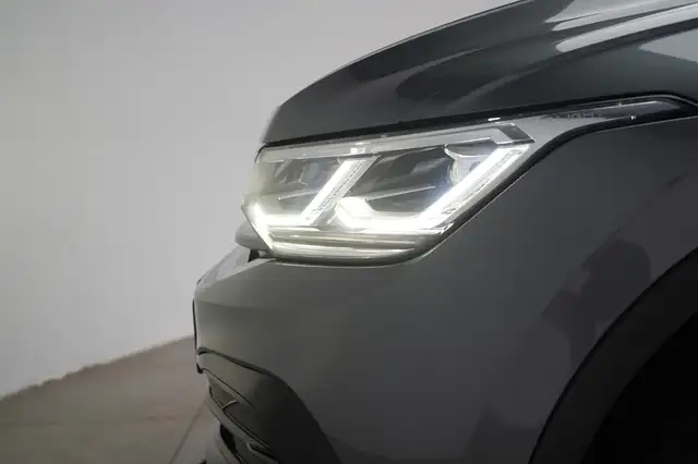 Volkswagen Tiguan Allspace view 12