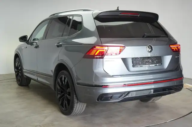 Volkswagen Tiguan Allspace view 4