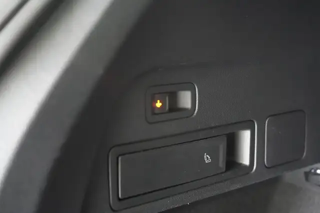 Volkswagen Tiguan Allspace view 9