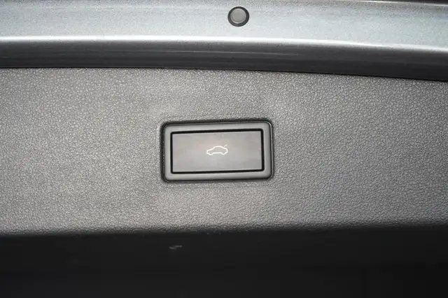 Volkswagen Tiguan Allspace view 8