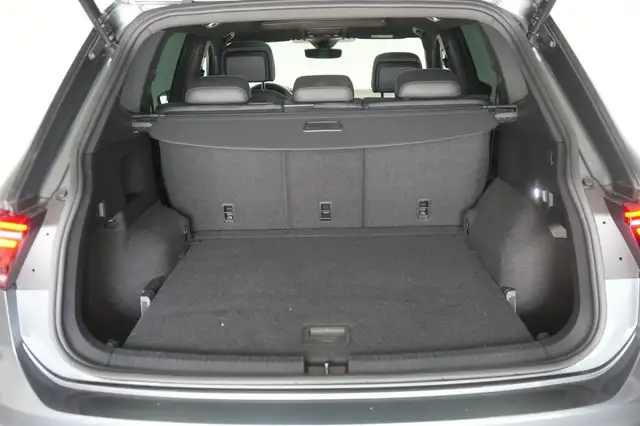 Volkswagen Tiguan Allspace view 7