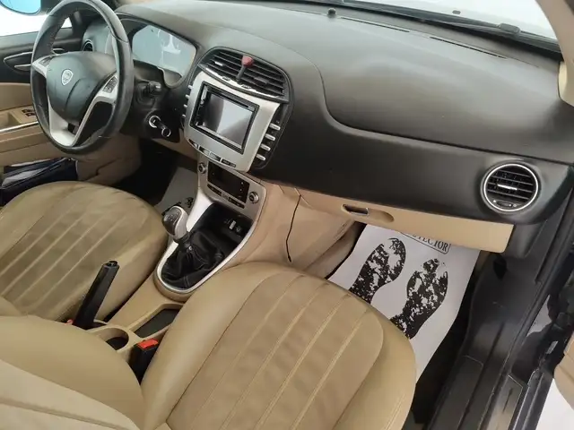 Lancia Delta view 14