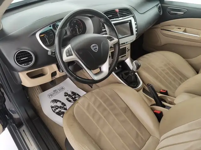 Lancia Delta view 9