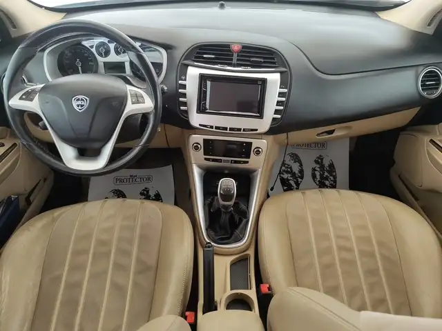 Lancia Delta view 8