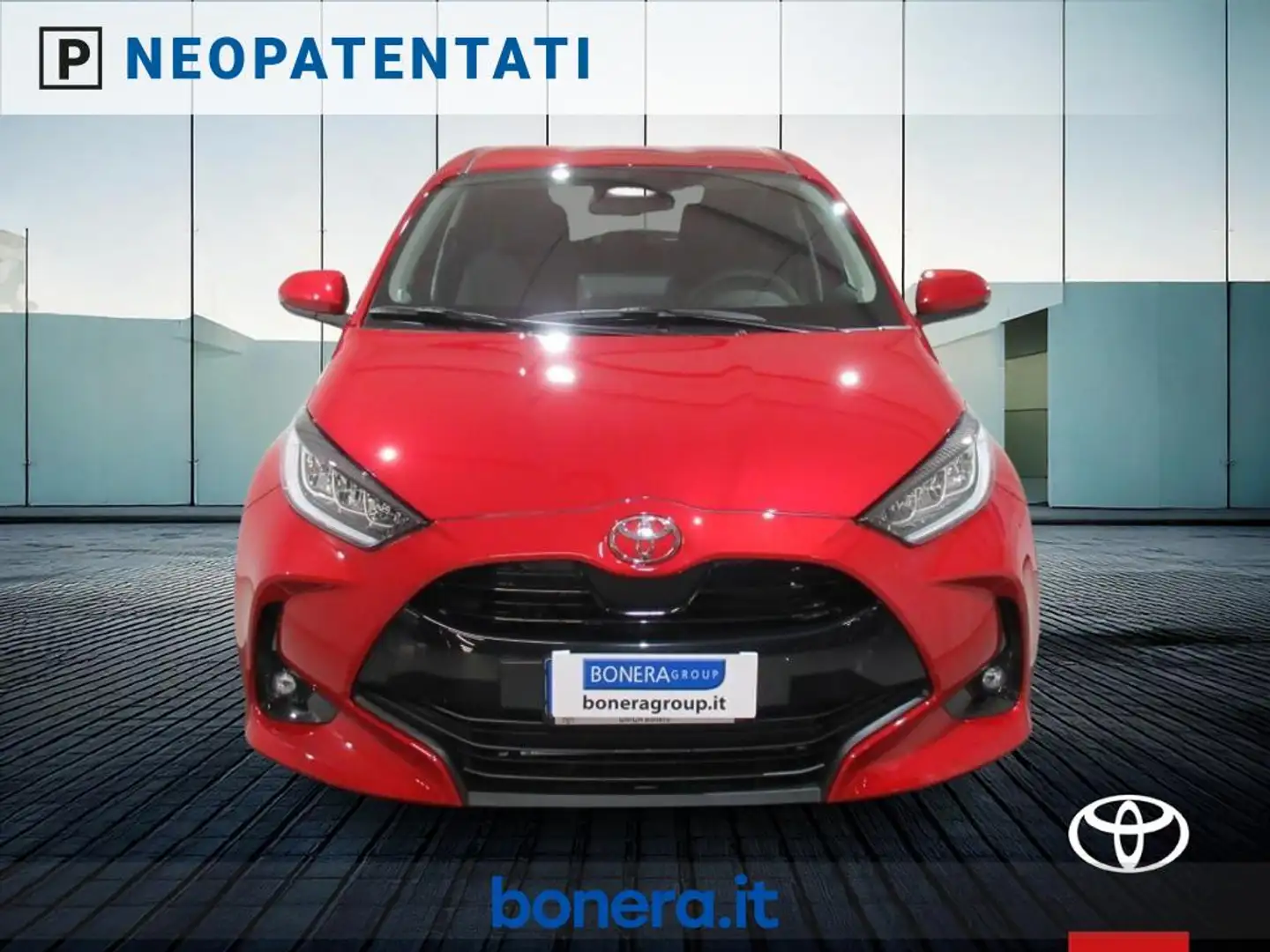 Toyota Yaris 1.5 hybrid Trend Rosso - 2