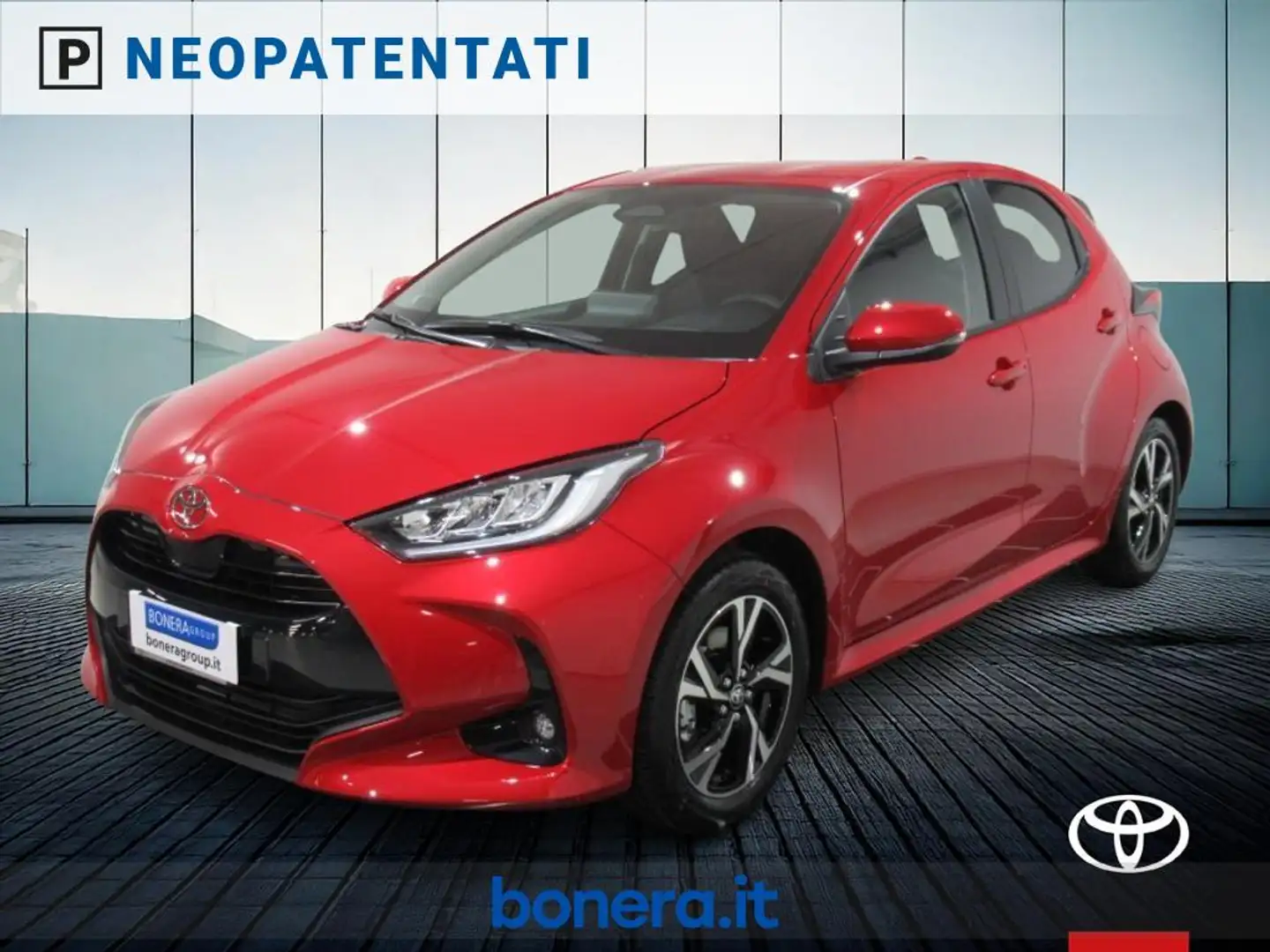 Toyota Yaris 1.5 hybrid Trend Rosso - 1
