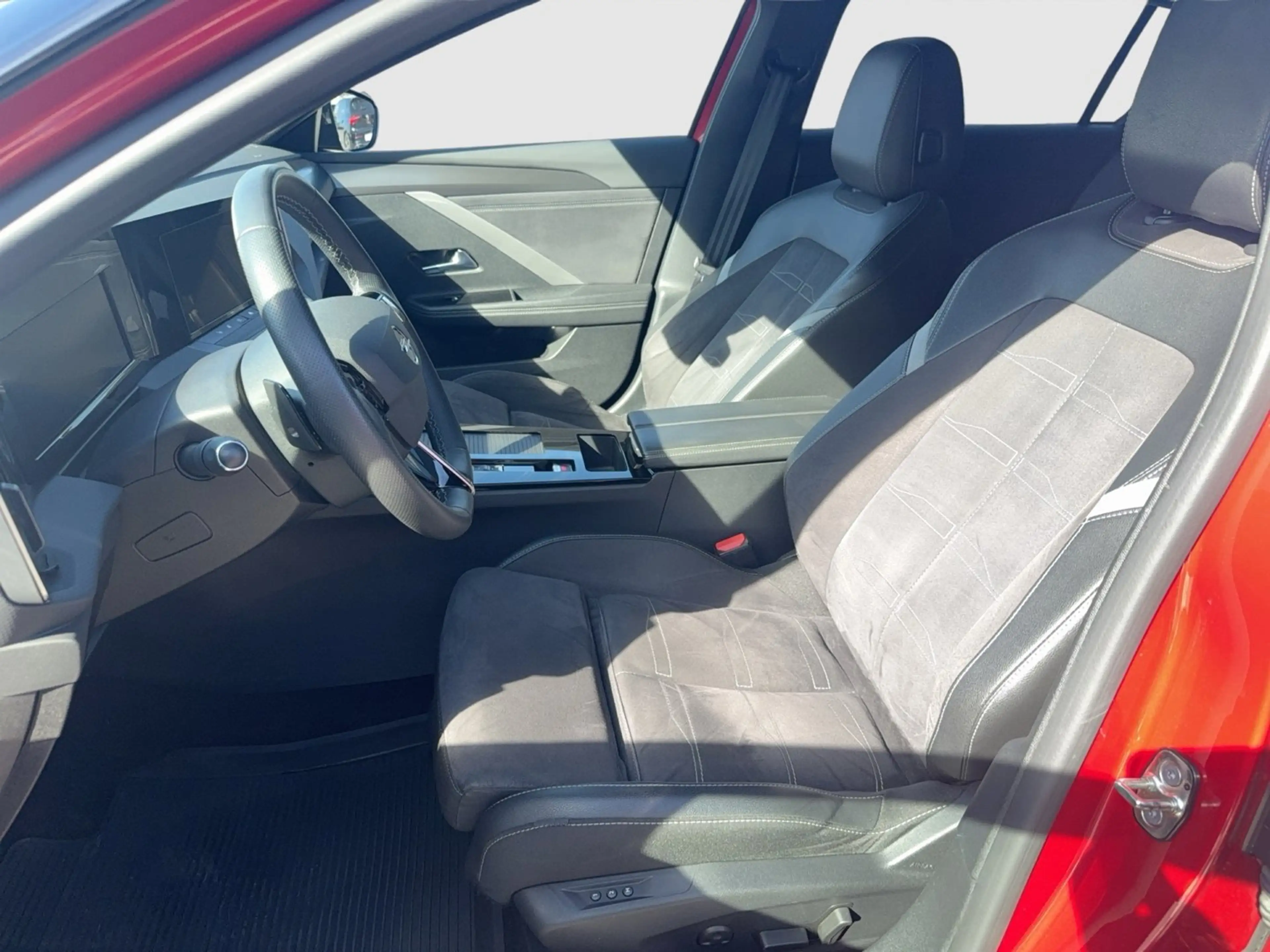 Opel Astra 1,6 Turbo PHEV GS Line Aut. — photo 9