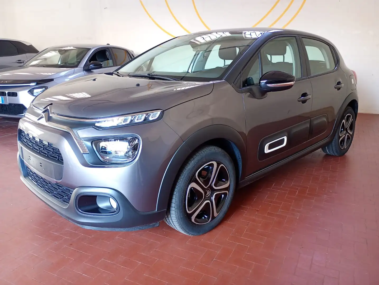 Citroen C3 1.2 110cv Plus + Navi + PDC post Grau - 1