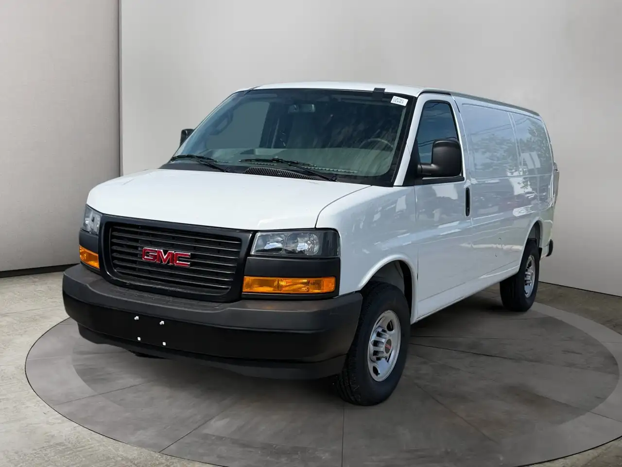 GMC Savana снимка GMC Savana