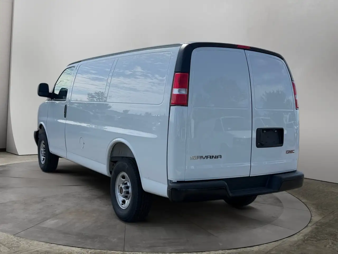 GMC Savana снимка GMC Savana