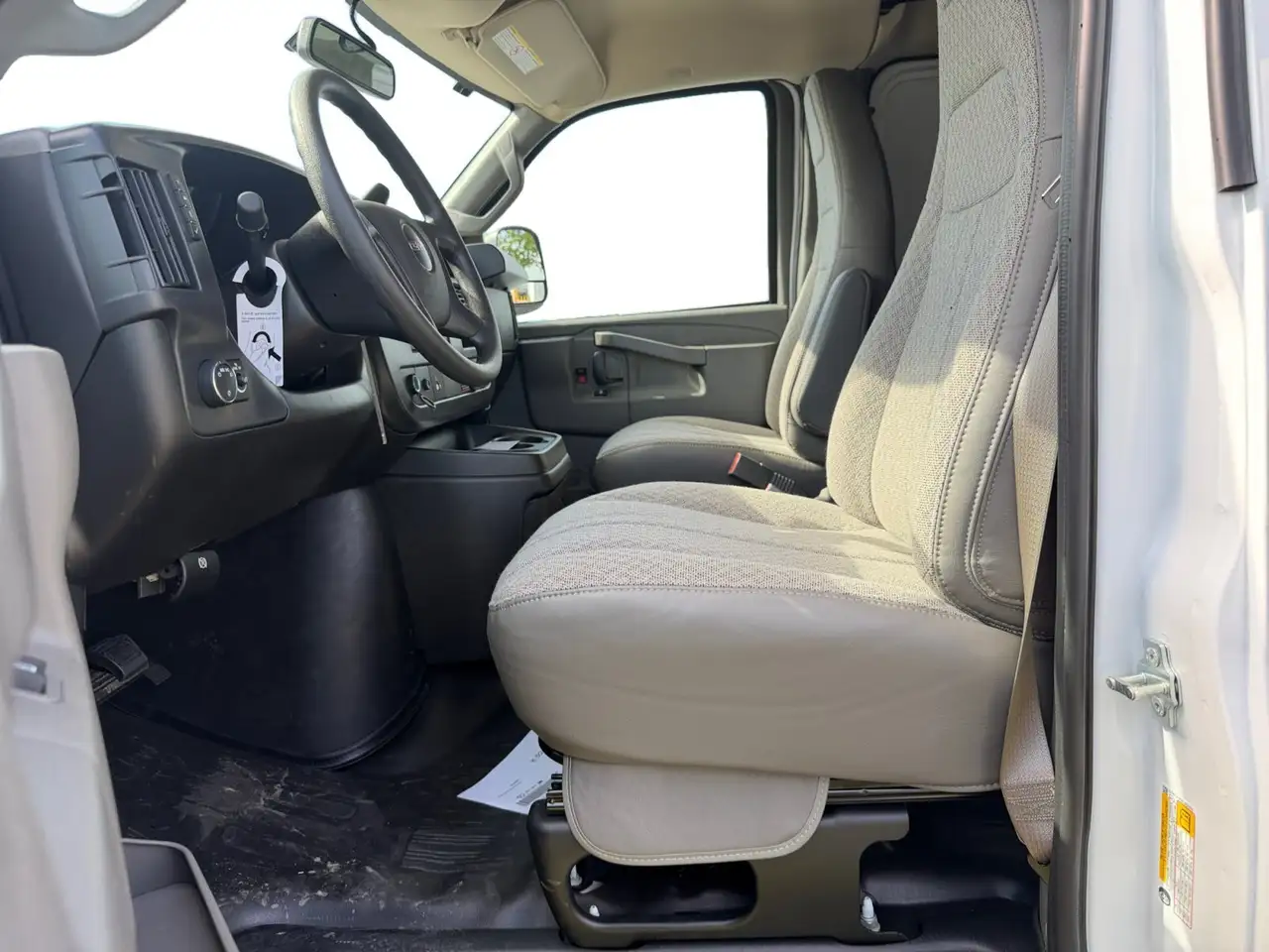 GMC Savana снимка GMC Savana