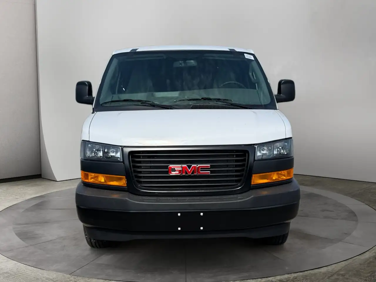 GMC Savana снимка GMC Savana