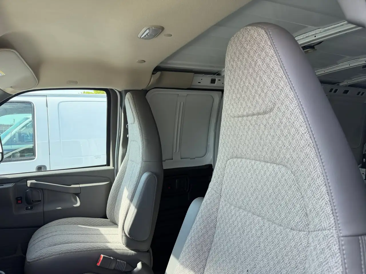 GMC Savana снимка GMC Savana