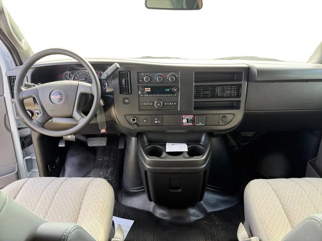 GMC Savana снимка GMC Savana