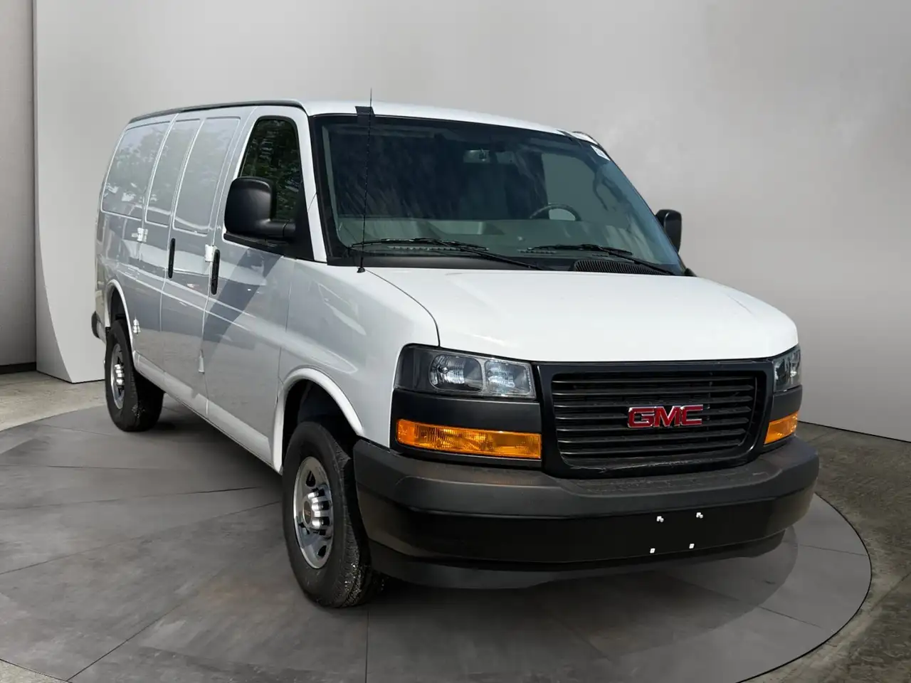 GMC Savana снимка GMC Savana