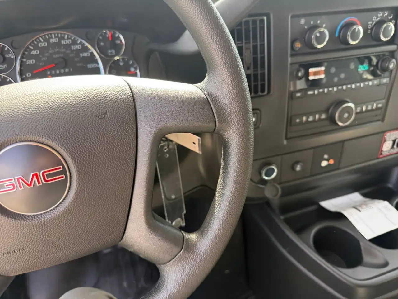 GMC Savana снимка GMC Savana
