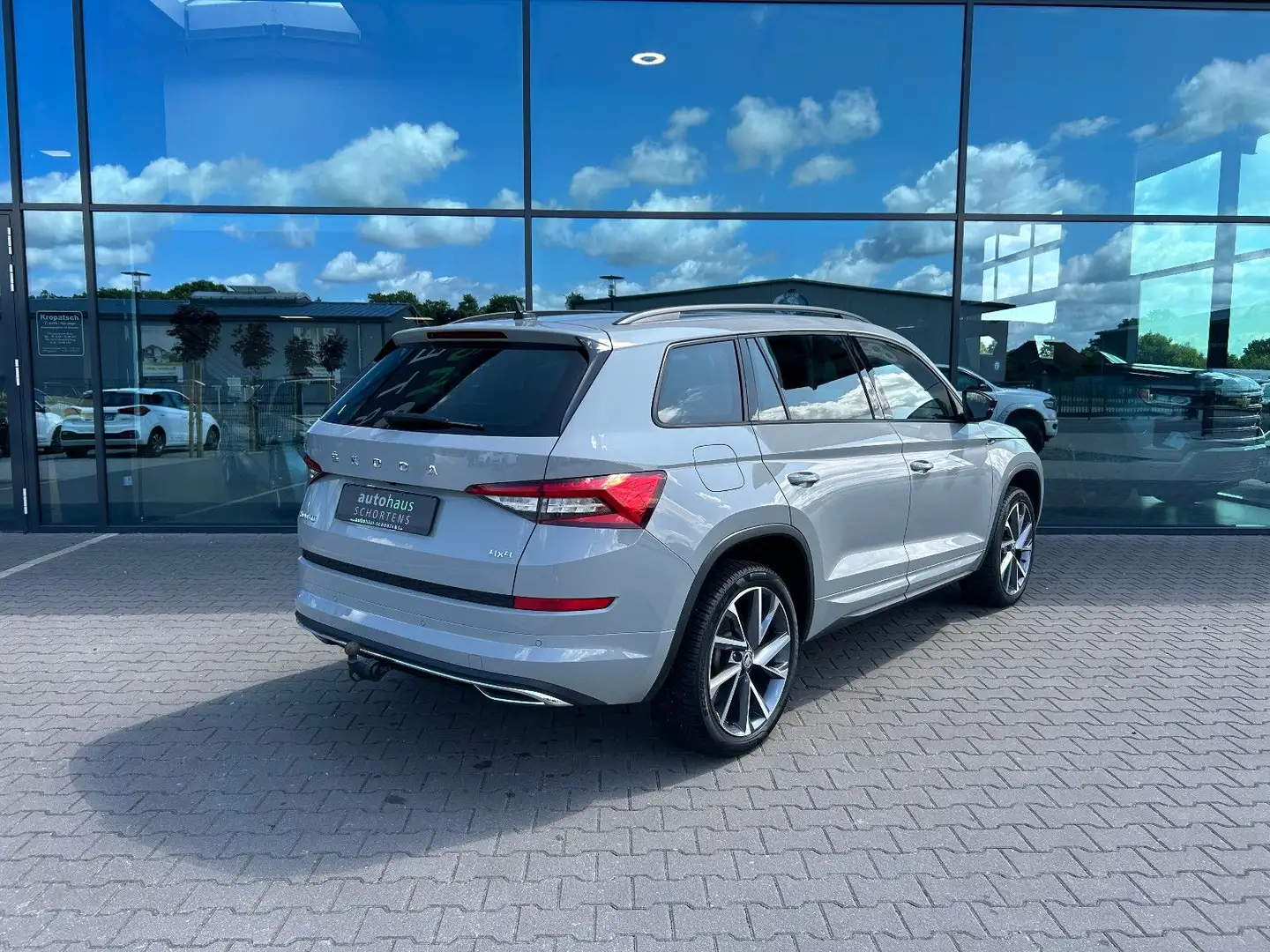 Skoda Kodiaq 2.0TSI Sportline 4x4 DSG Stndhzng AHK LED Grau - 2